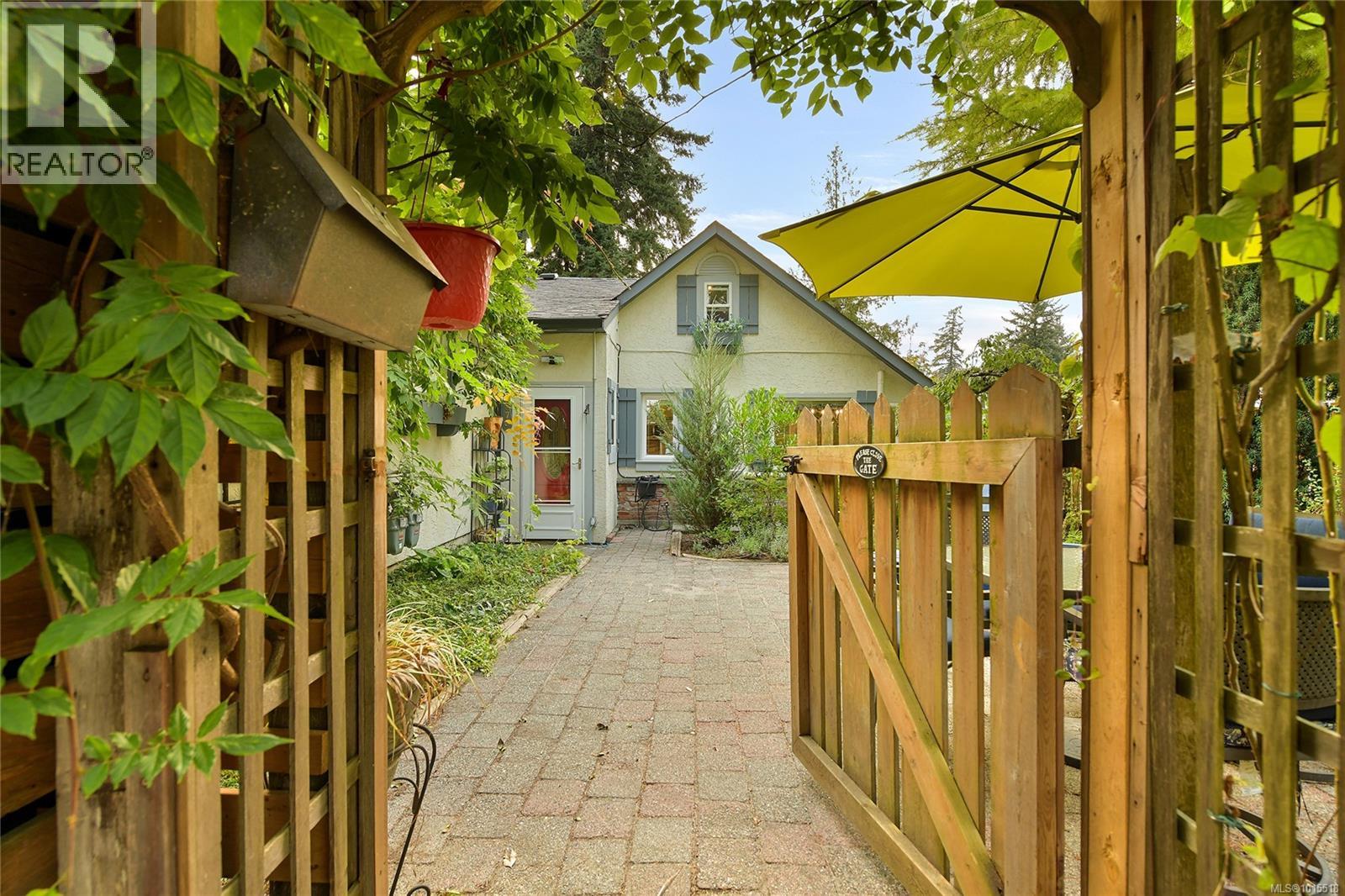 2870 Glen Lake Rd, Langford, BC V9B 4A7