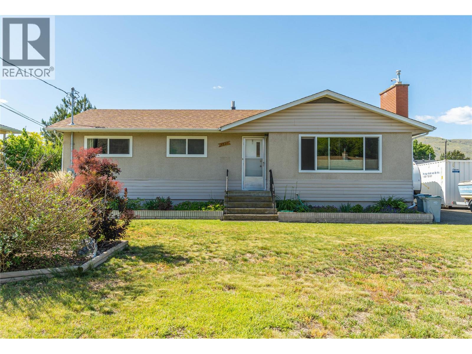 2321 Young Ave, Kamloops, BC V2B 4M7