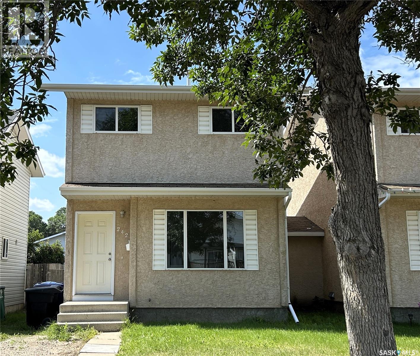 242 Lochrie Cres, Saskatoon, SK S7M 5E4