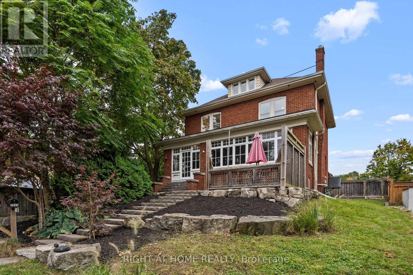 299 Plains Rd W, Burlington, ON L7T 1G1