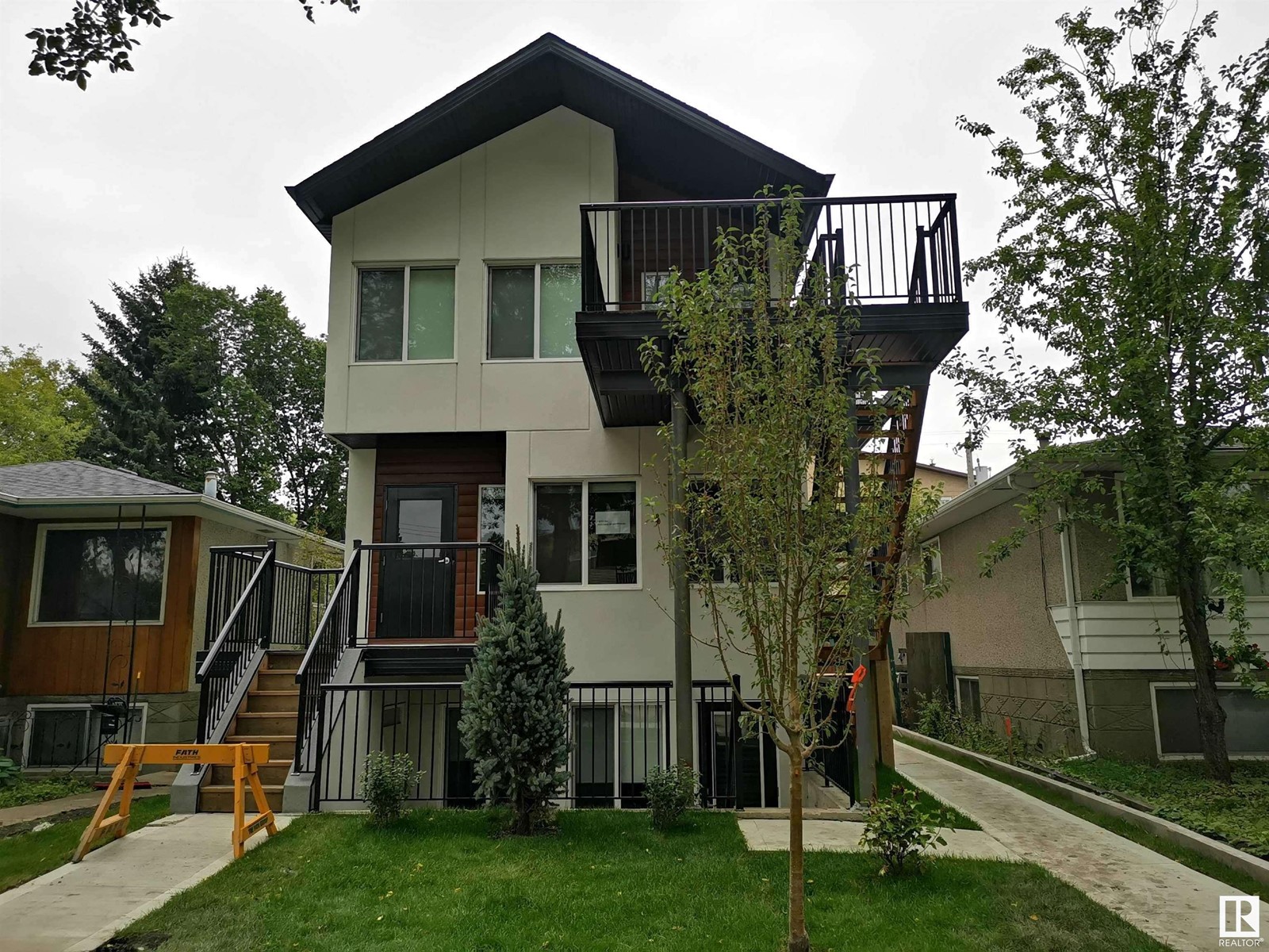 85 Av Nw Unit 9859, Edmonton, AB T6E 2J5