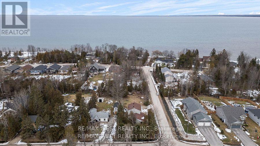 30 Bayswater Dr W, Wasaga Beach, ON L9Z 2Y3