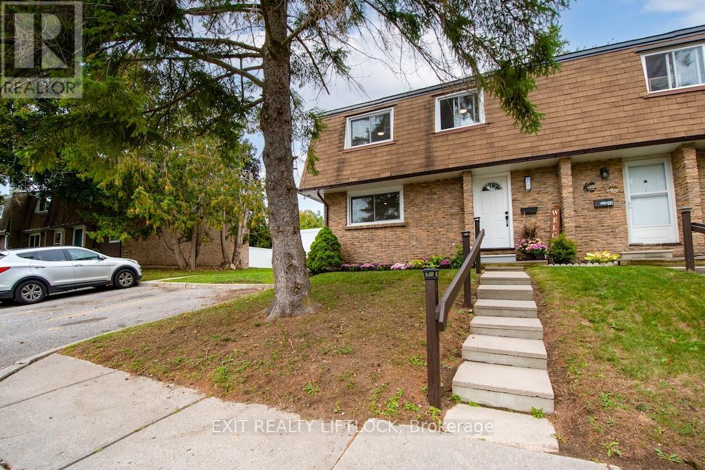 740 Chamberlain St Ward 1 St, Peterborough, ON K9J 4M3
