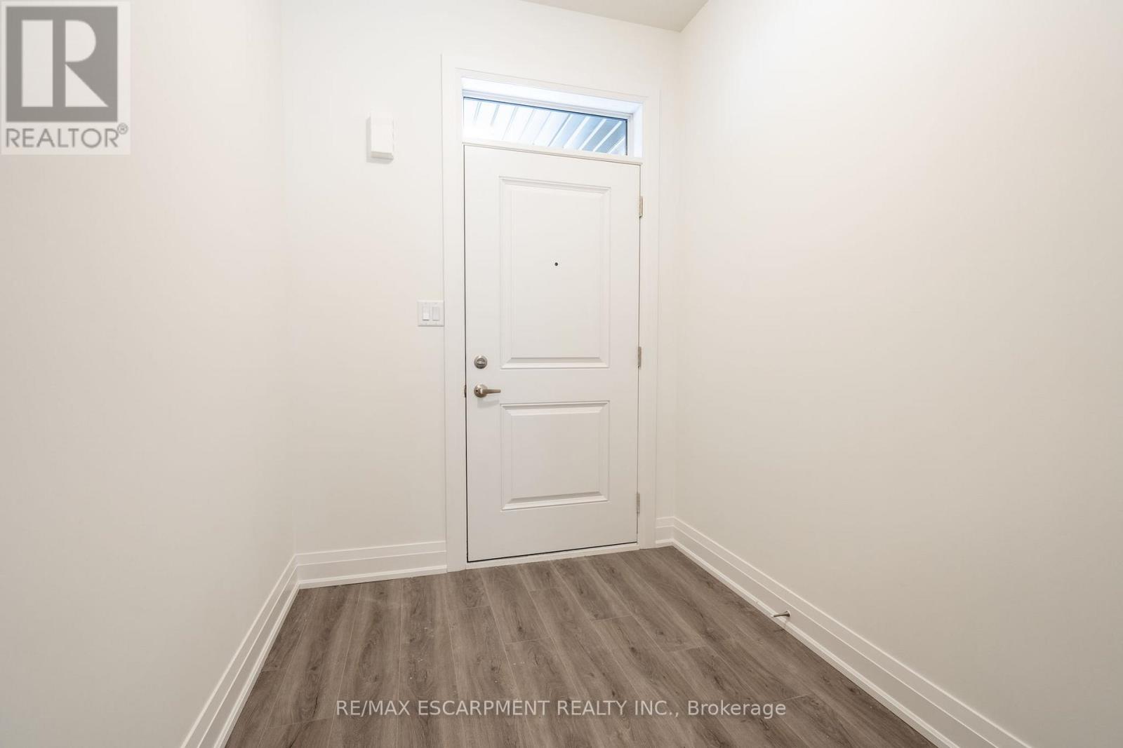 16 Clear Valley Ln, Hamilton, ON L0R 1W0