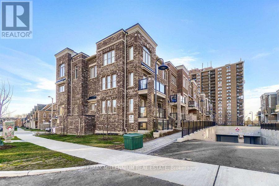 267 60 Parrotta Dr, Toronto, ON M9M 0E5