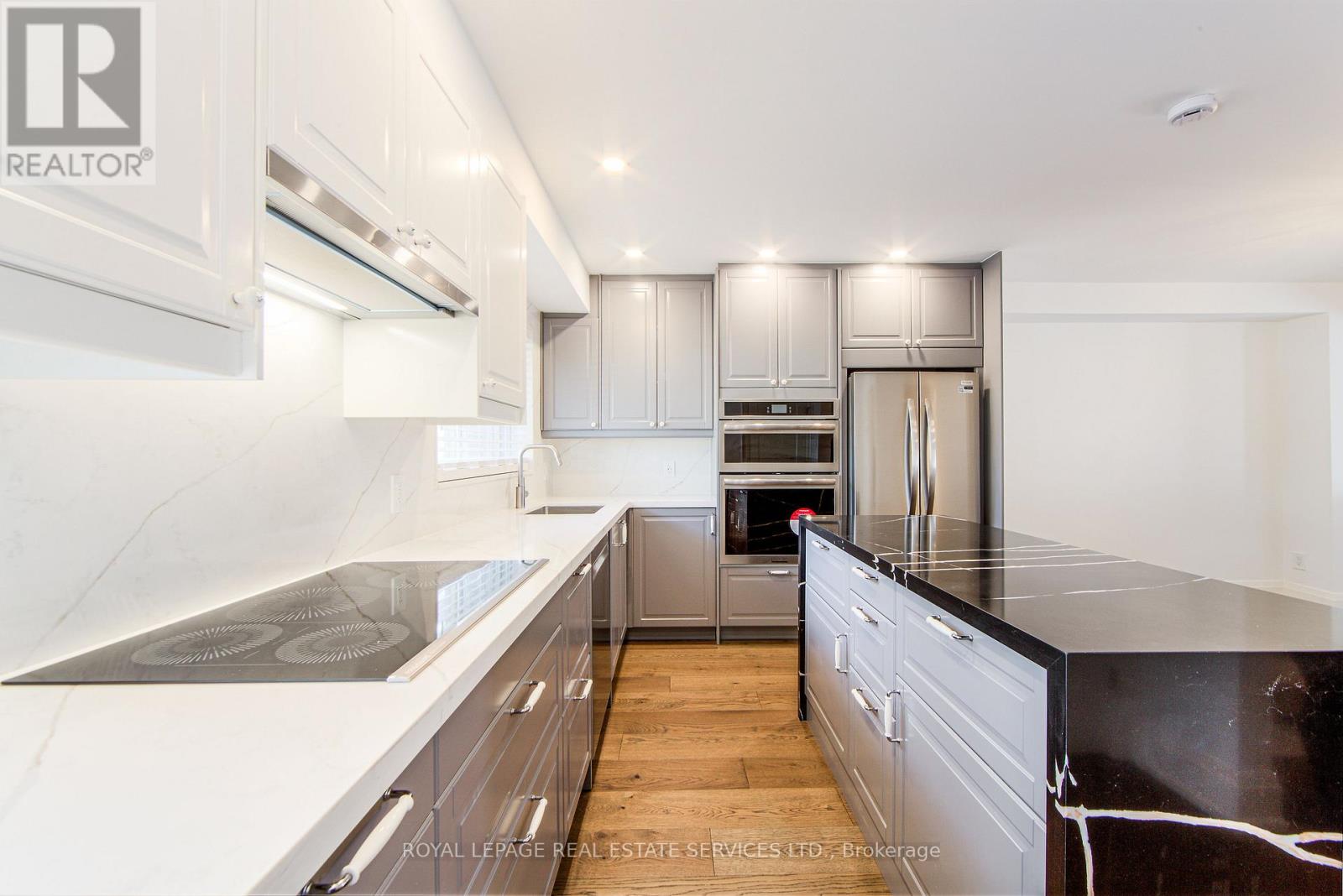 27 Poplar Cres, Aurora, ON L4G 3M4