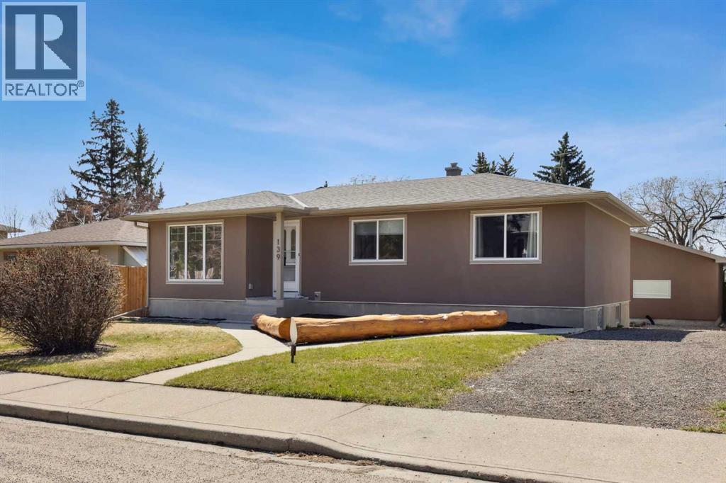 139 Cornwallis Dr NW, Calgary, AB T2K 1V3