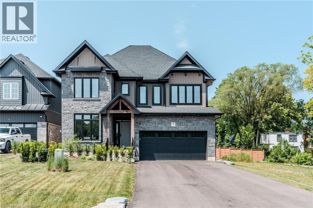 7 Bartlett Ave, Grimsby, ON L3M 5N7