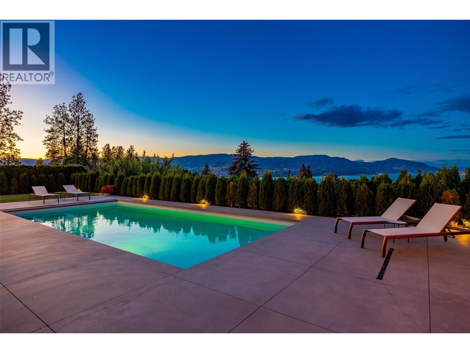 415 Curlew Dr, Kelowna, BC V1W 4L1