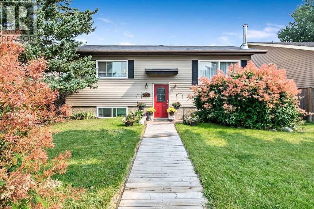 201 Robert St SW, Diamond Valley, AB T0L 2A0