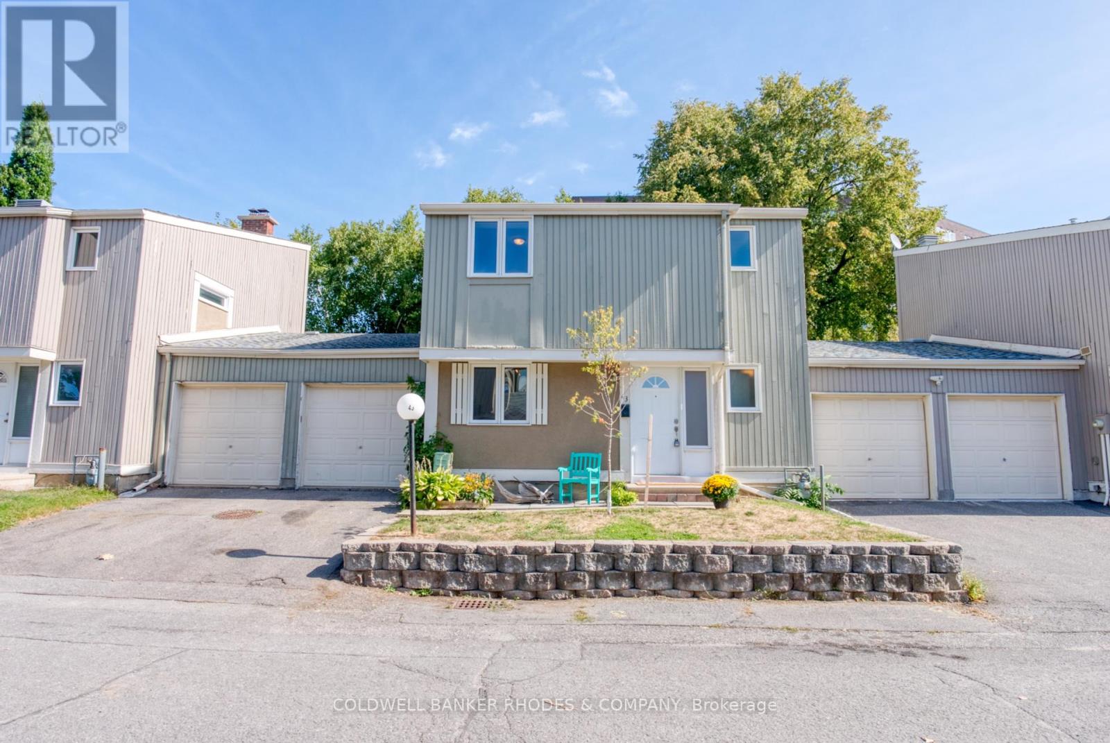 69 43 Jackson Ct, Ottawa, ON K2K 1B6