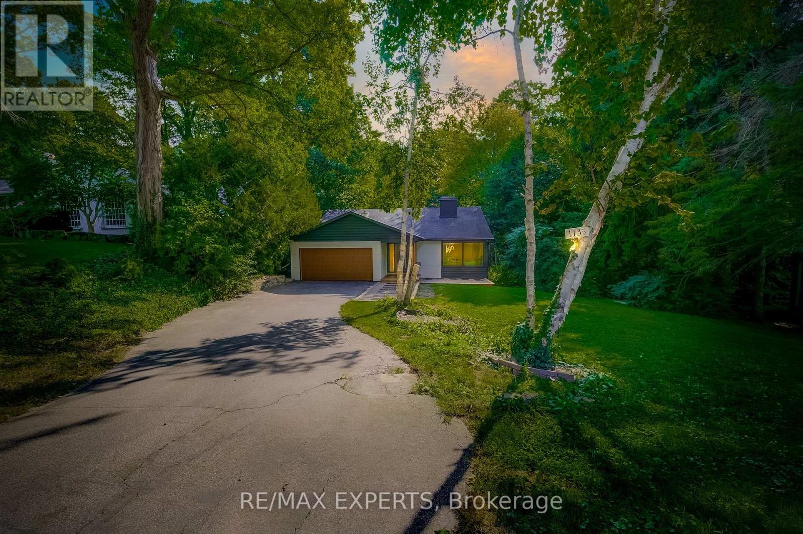 1135 Greenoaks Dr, Mississauga, ON L5J 3A2