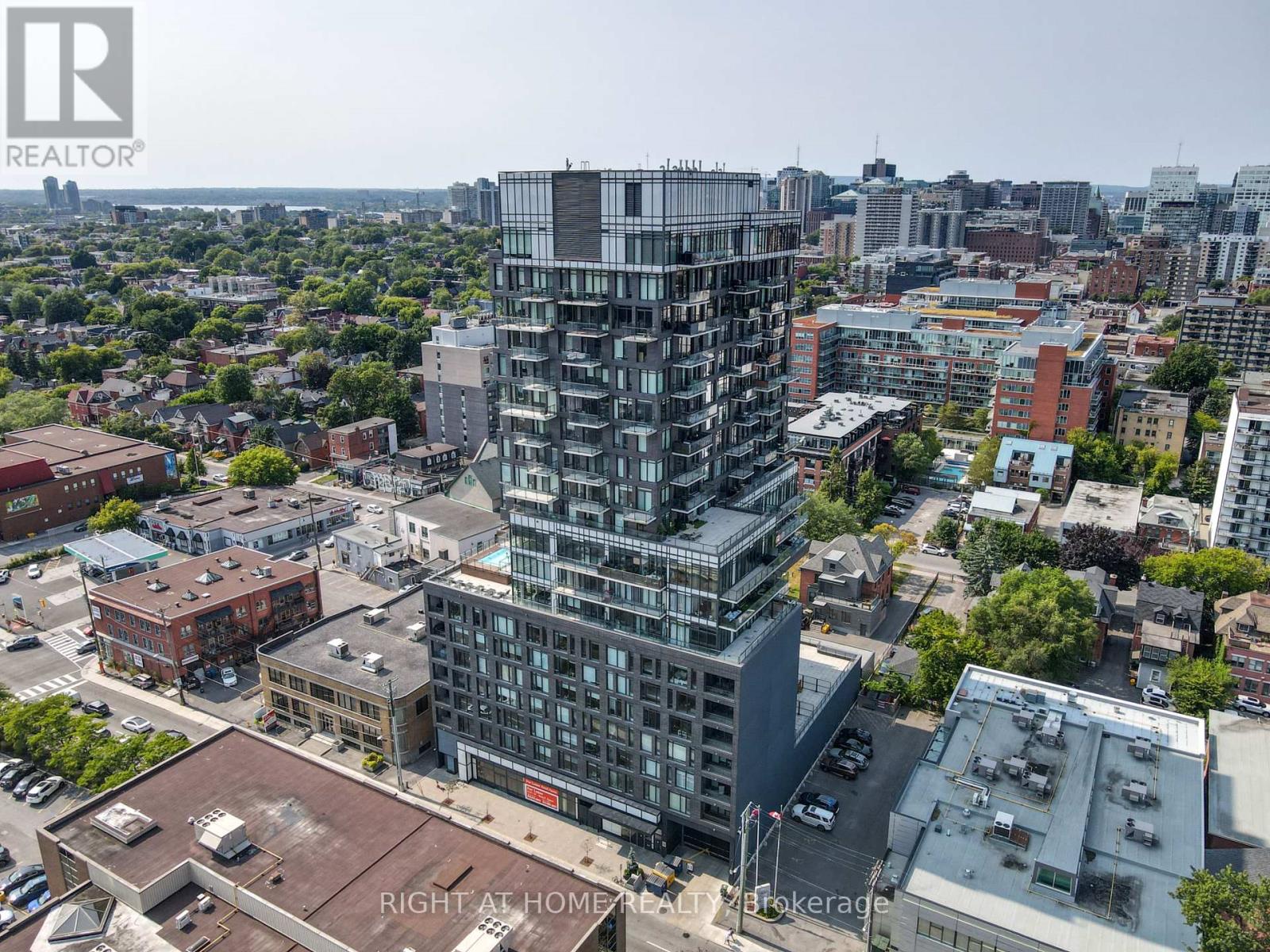 705 203 Catherine St, Ottawa, ON K2P 1J5