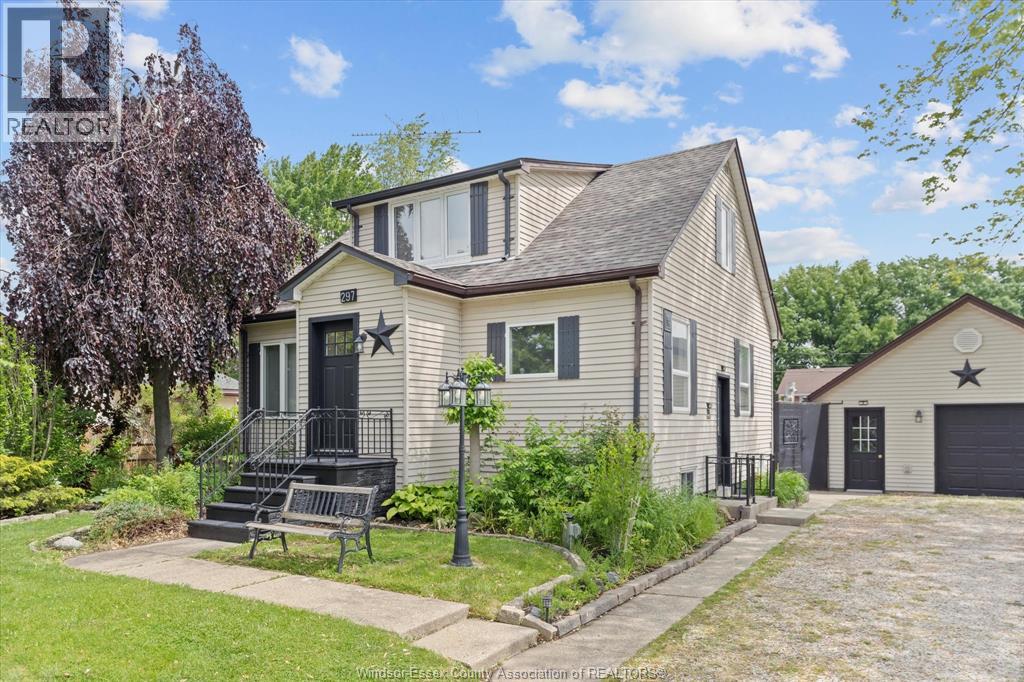 297 Talbot S, Essex, ON N8M 1C2