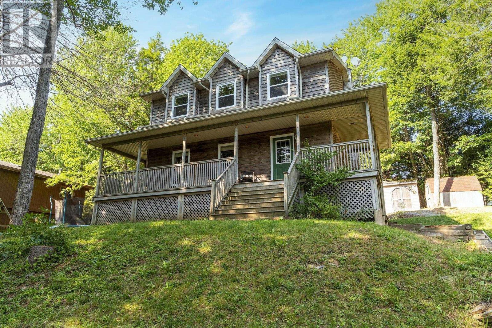 44 Martyn Dr, Fall River, NS B2T 1E7