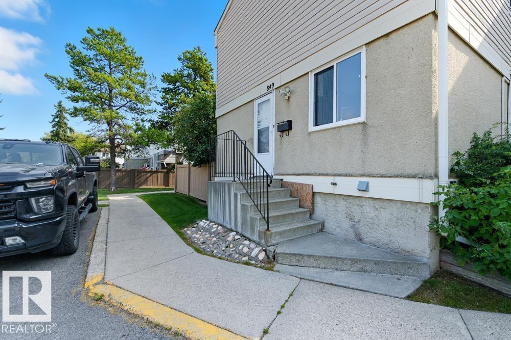 849 Erin Pl NW, Edmonton, AB T5T 1M6