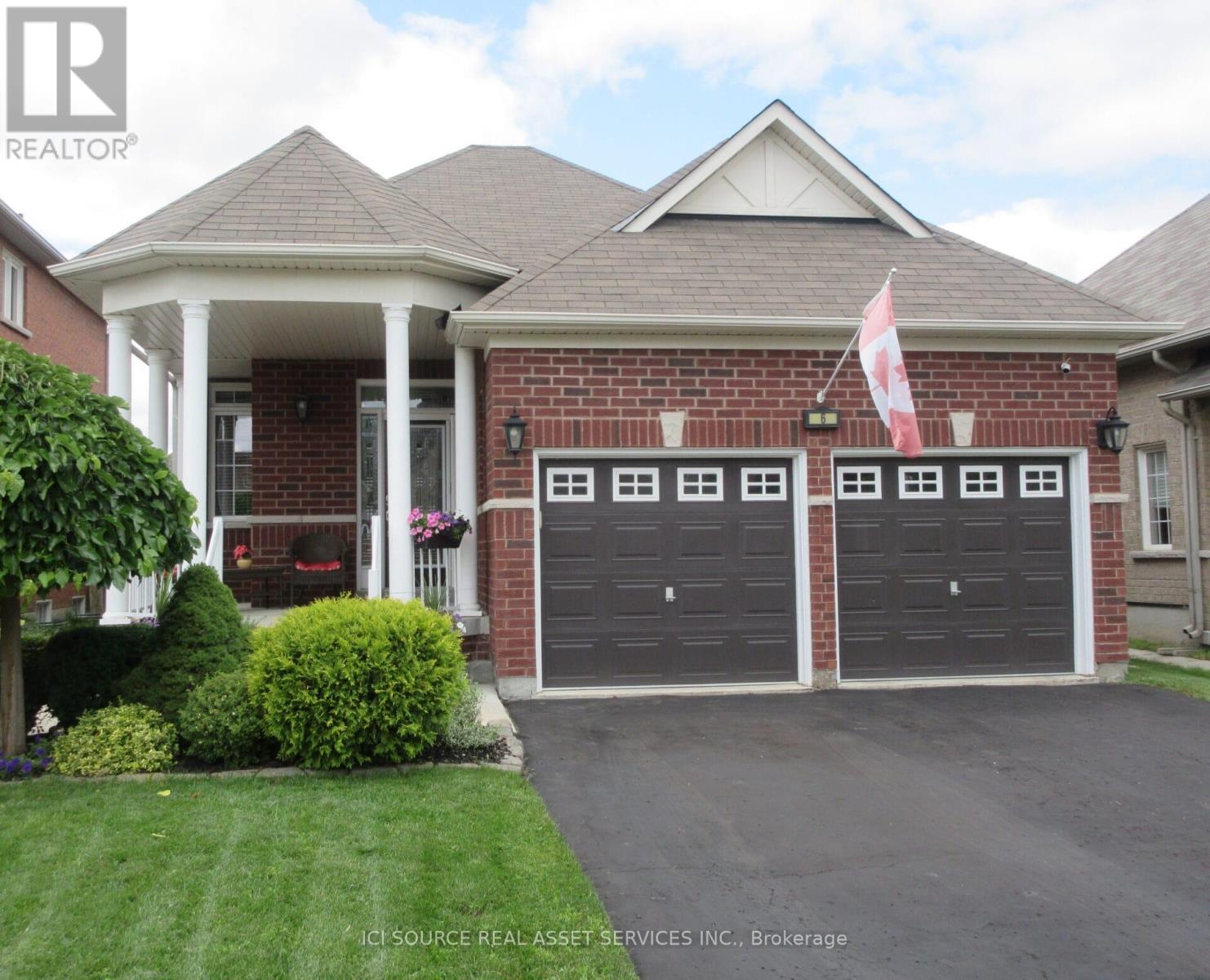 6 Versailles Cres, Barrie, ON L4M 0B6
