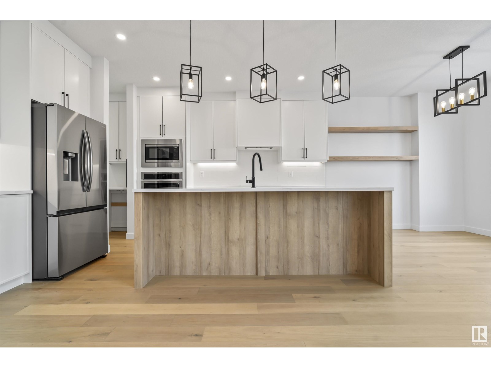98 Av Nw Unit 22526 #a, Edmonton, AB T5T 7R7