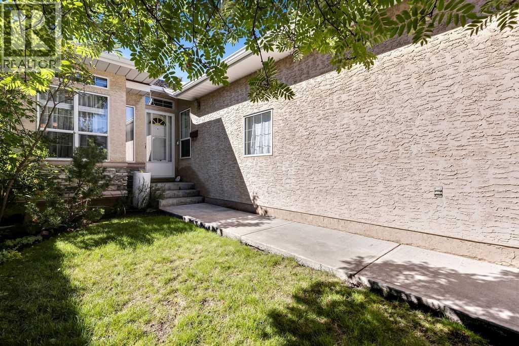 145 Sierra Morena Grn SW, Calgary, AB T3H 3E4