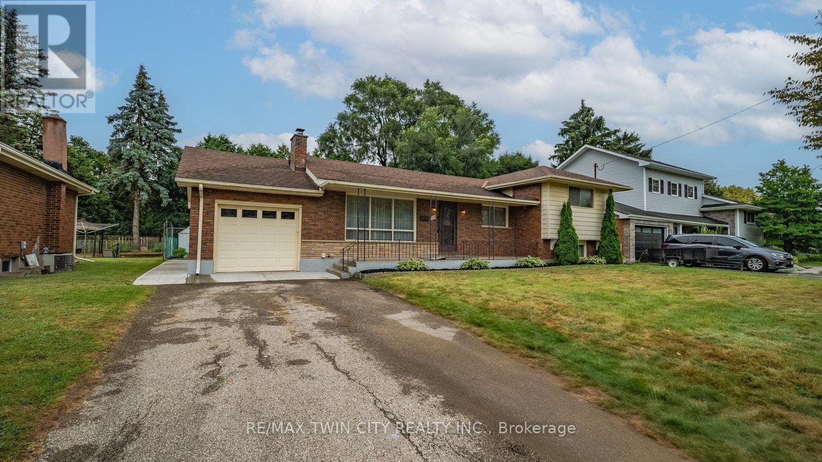 25 Kensington Ave, Brantford, ON N3R 3N6
