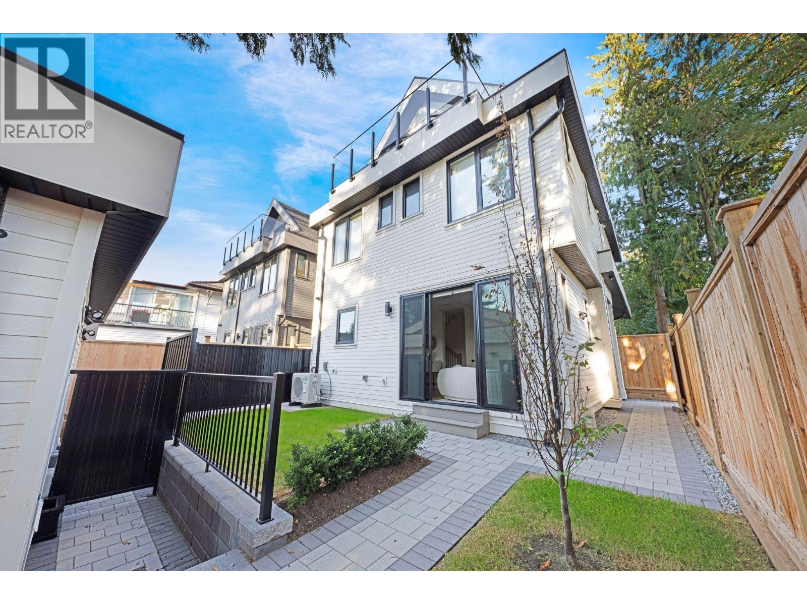 1233 E 37th Avenue Unit 2, Vancouver, BC V5W 3N9