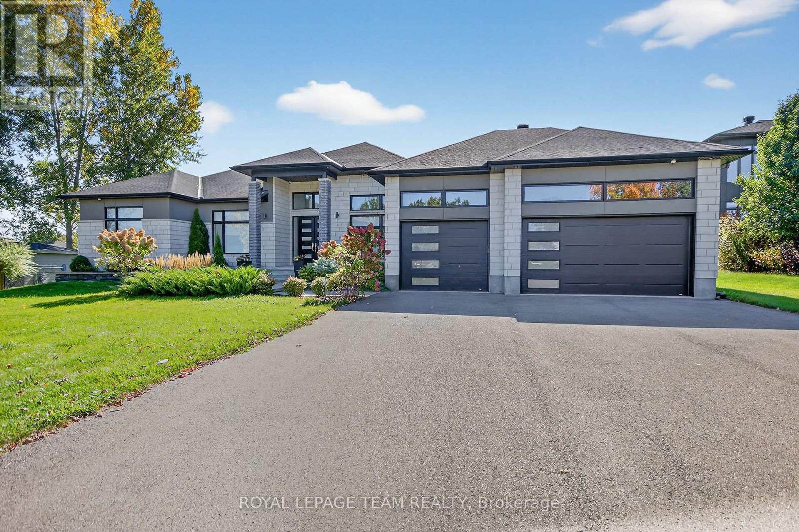 525 Leimerk Ct, Ottawa, ON K4M 0B2
