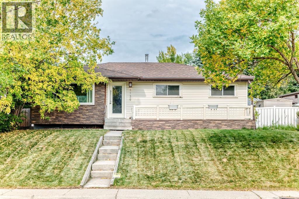 4139 Bowlen St NW, Calgary, AB T2L 1P8