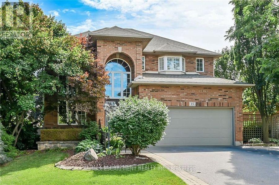 15 Pelham Dr, Hamilton, ON L9K 1L4
