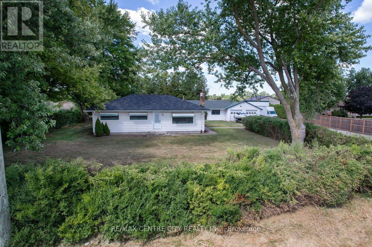 5604 Dundas St, Thames Centre, ON N0L 1G4