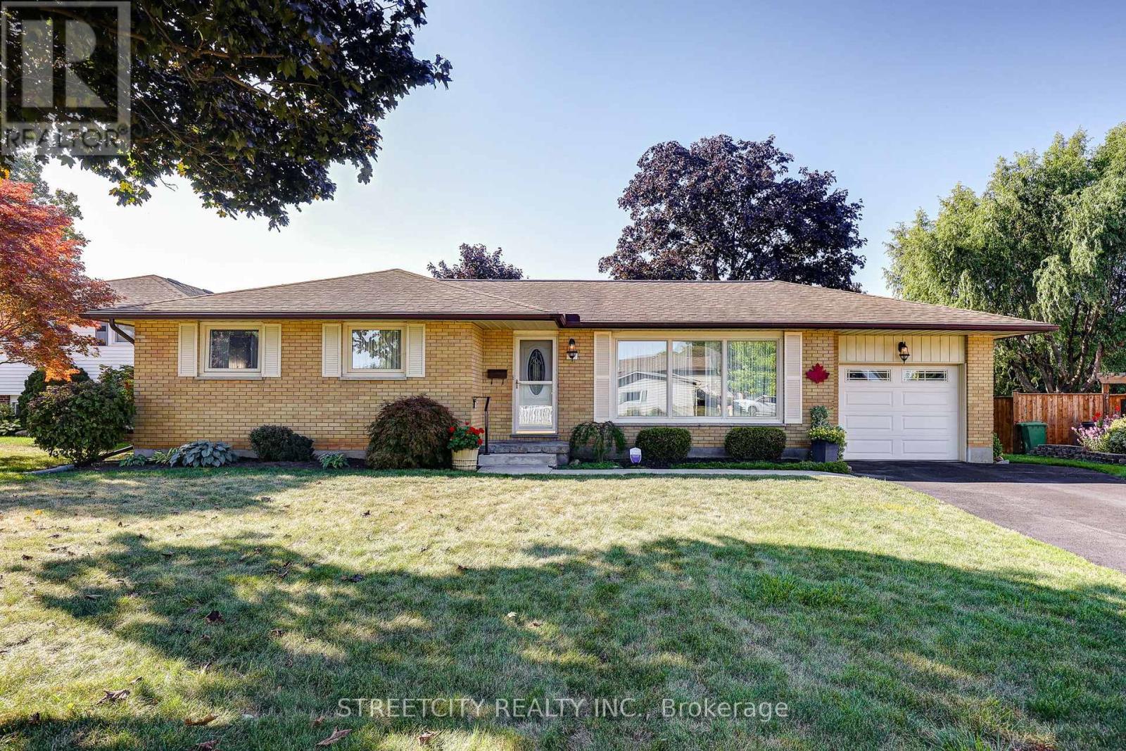 15 Ryerson Pl, St. Thomas, ON N5R 4R9