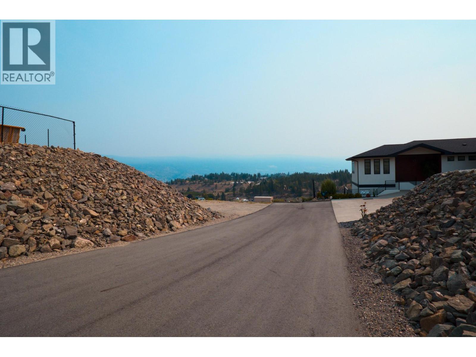 17523 Sanborn St, Summerland, BC V0H 1Z3