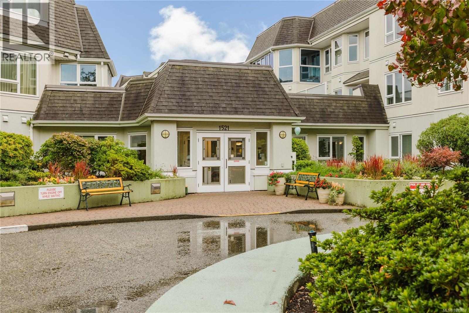 1521 Church Ave Unit 305 Ave, Saanich, BC V8P 5T7