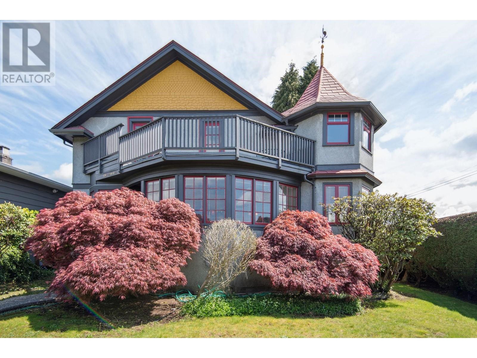 1312 Grand Blvd, North Vancouver, BC V7L 3X6