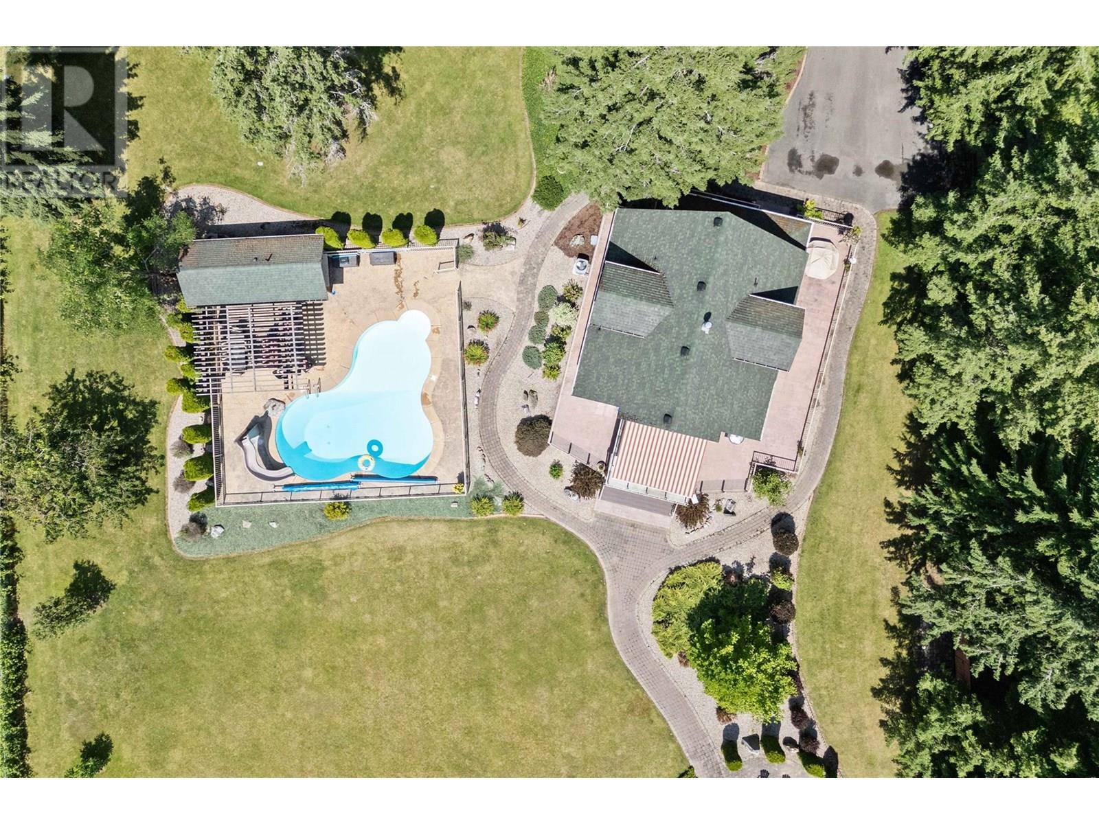 33 Old Town Rd, Sicamous, BC V0E 2V4