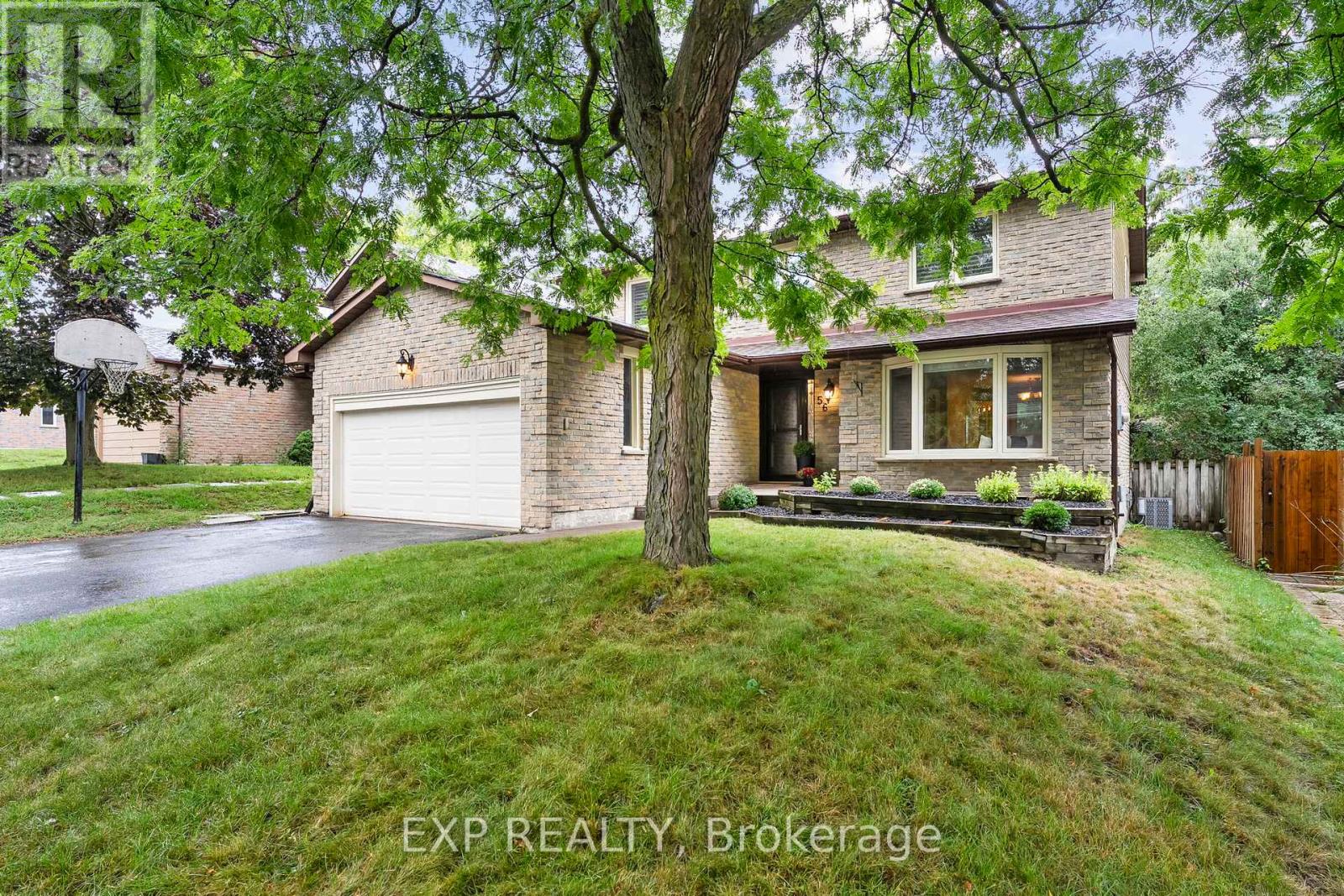 56 Manning Cres, Newmarket, ON L3Y 6H4