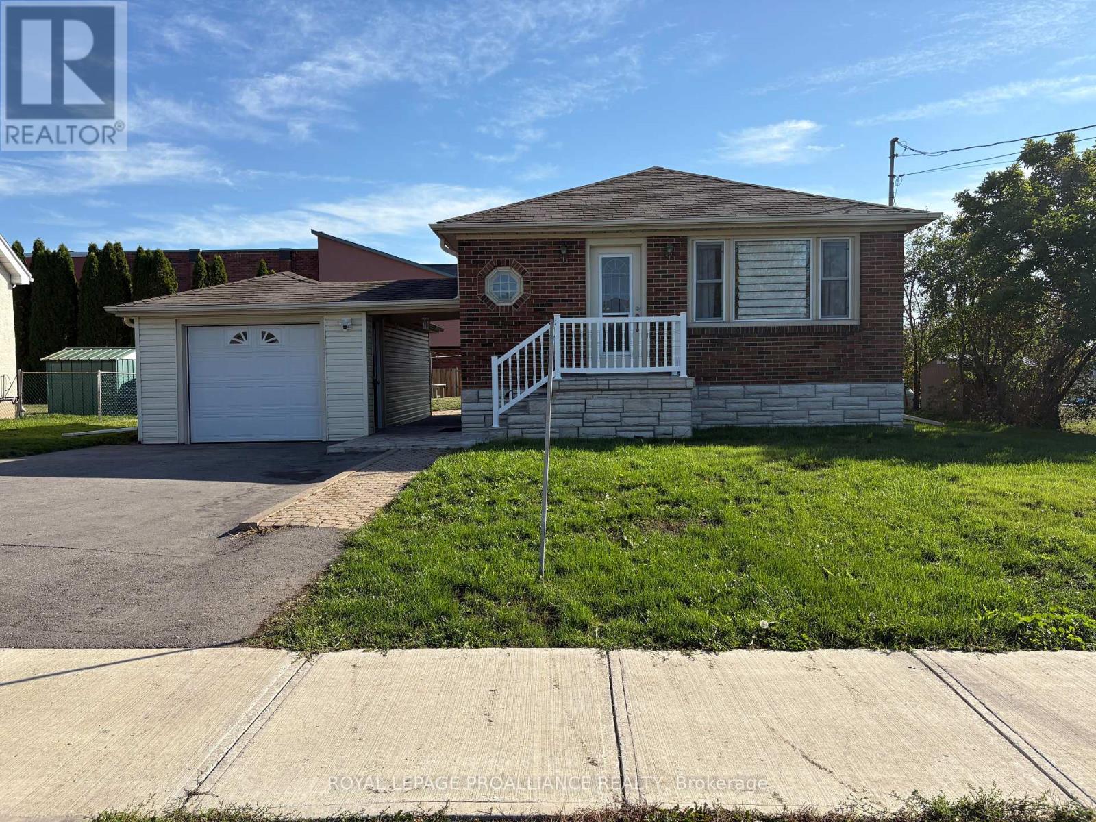 18 Holmes Rd, Belleville, ON K8P 4G6