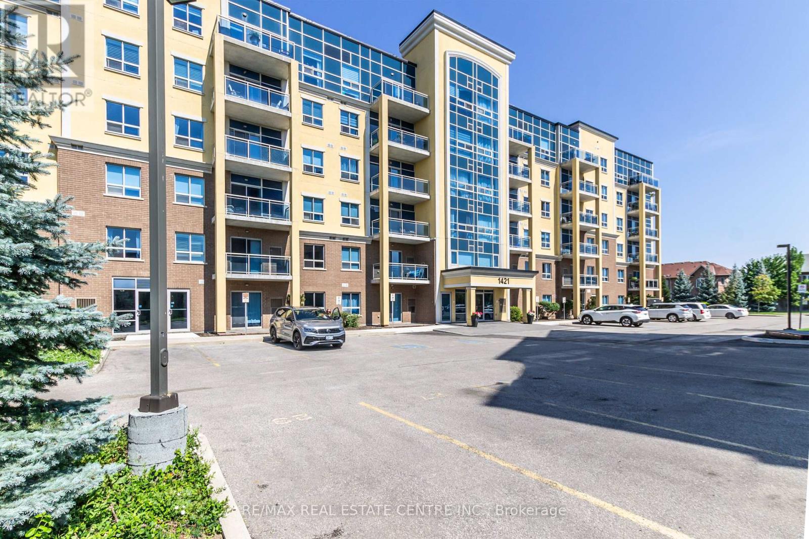 404 1421 Costigan Rd, Milton, ON L9T 2N4