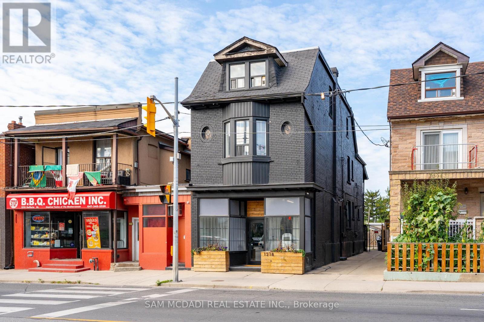1218 Dufferin St, Toronto, ON M6H 4C1