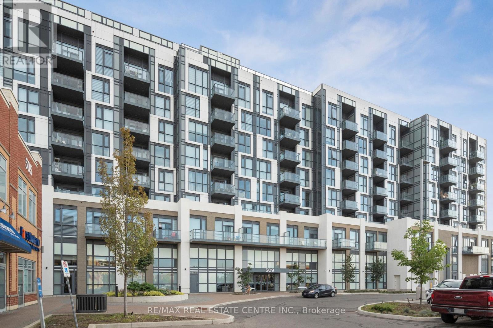 804 509 Dundas St, Oakville, ON L6M 5P4