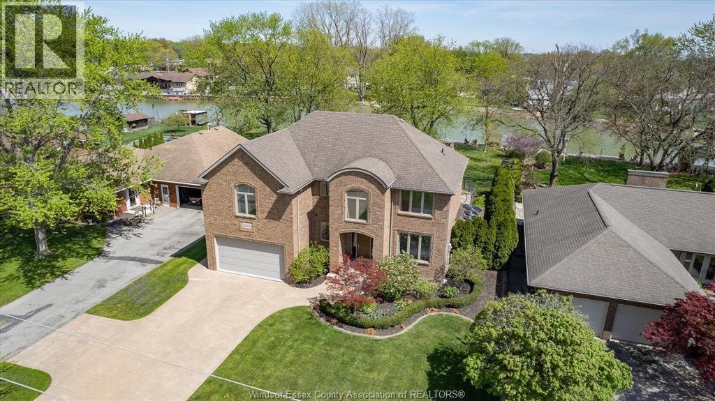 242 W Puce Rd, Lakeshore, ON N0R 1A0