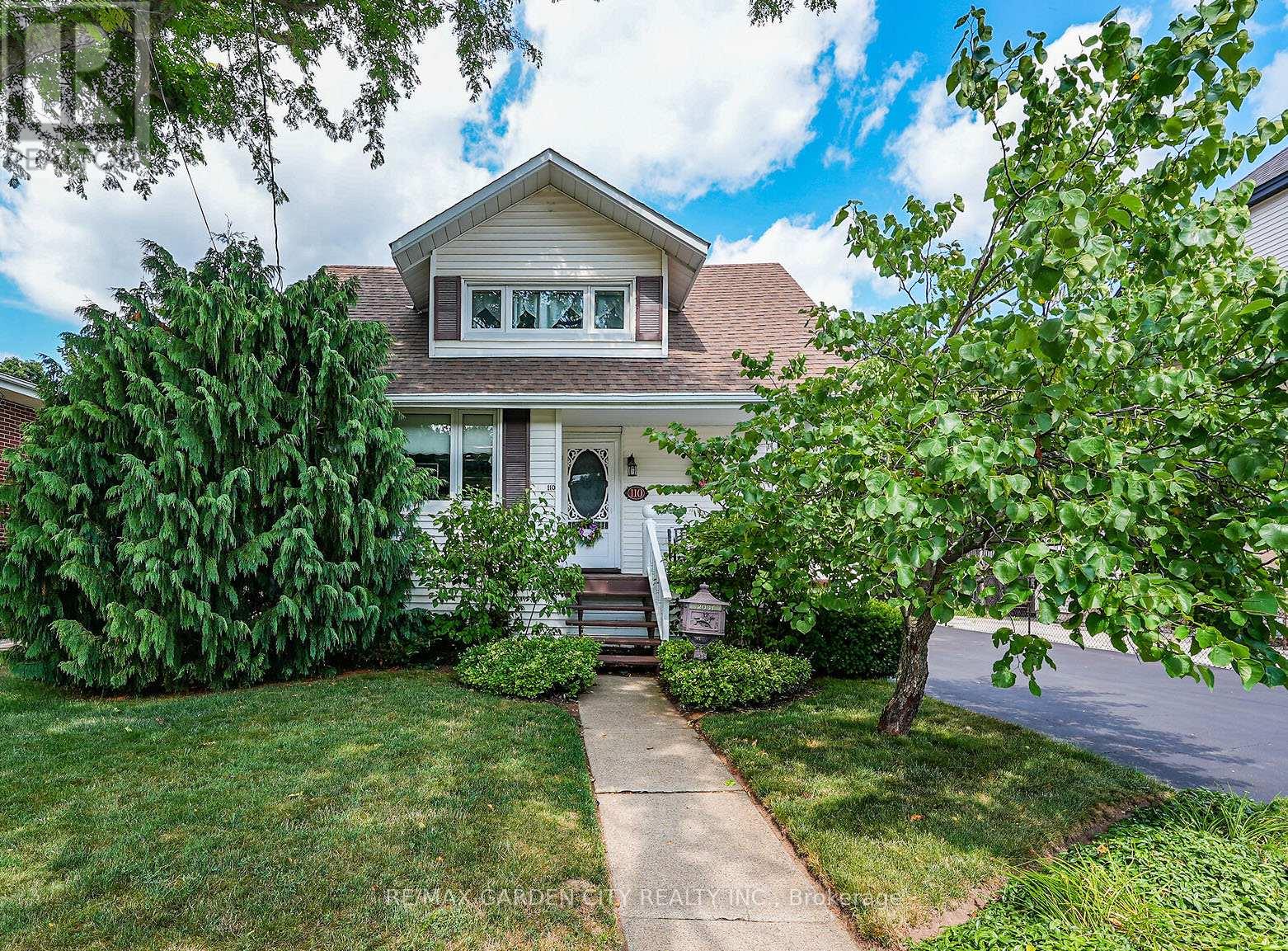 110 Livingston Ave, Grimsby, ON L3M 1L6