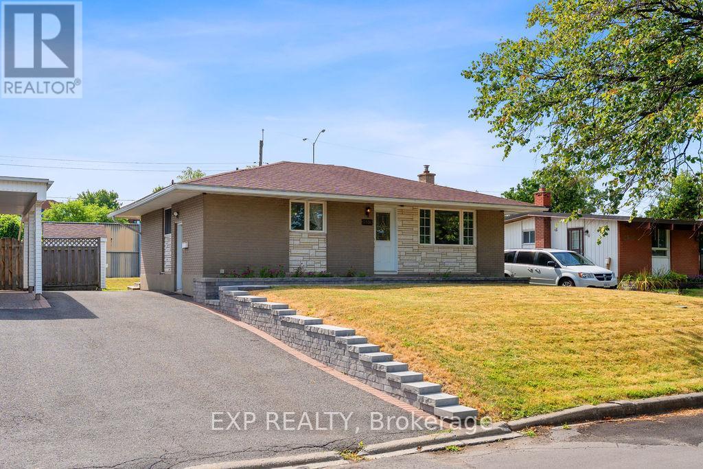 2536 Roman Ave, Ottawa, ON K2B 7X9
