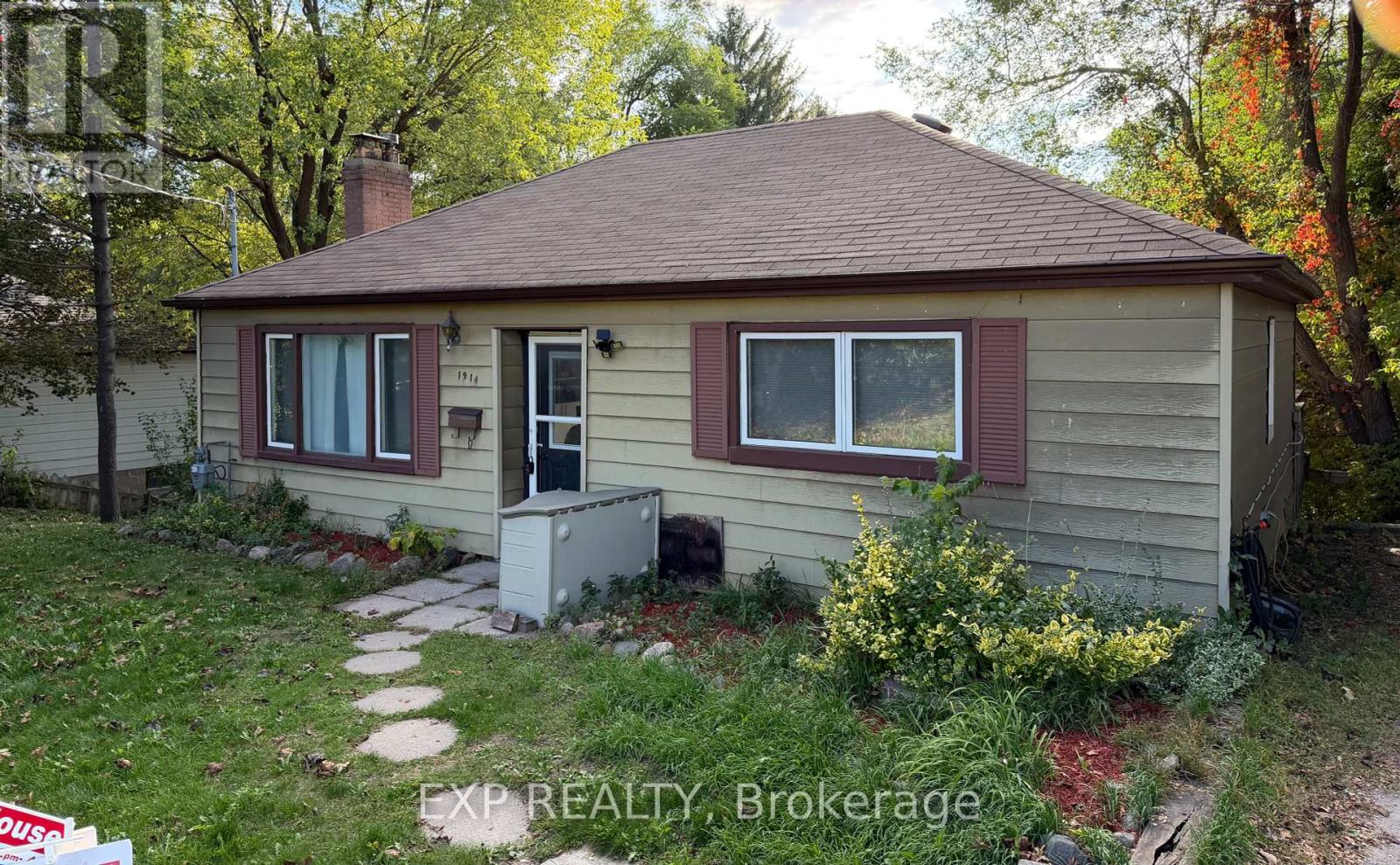 1914 Liverpool Rd, Pickering, ON L1V 1W5
