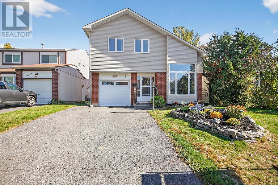 9 Riding Way, Ottawa, ON K2M 1C3