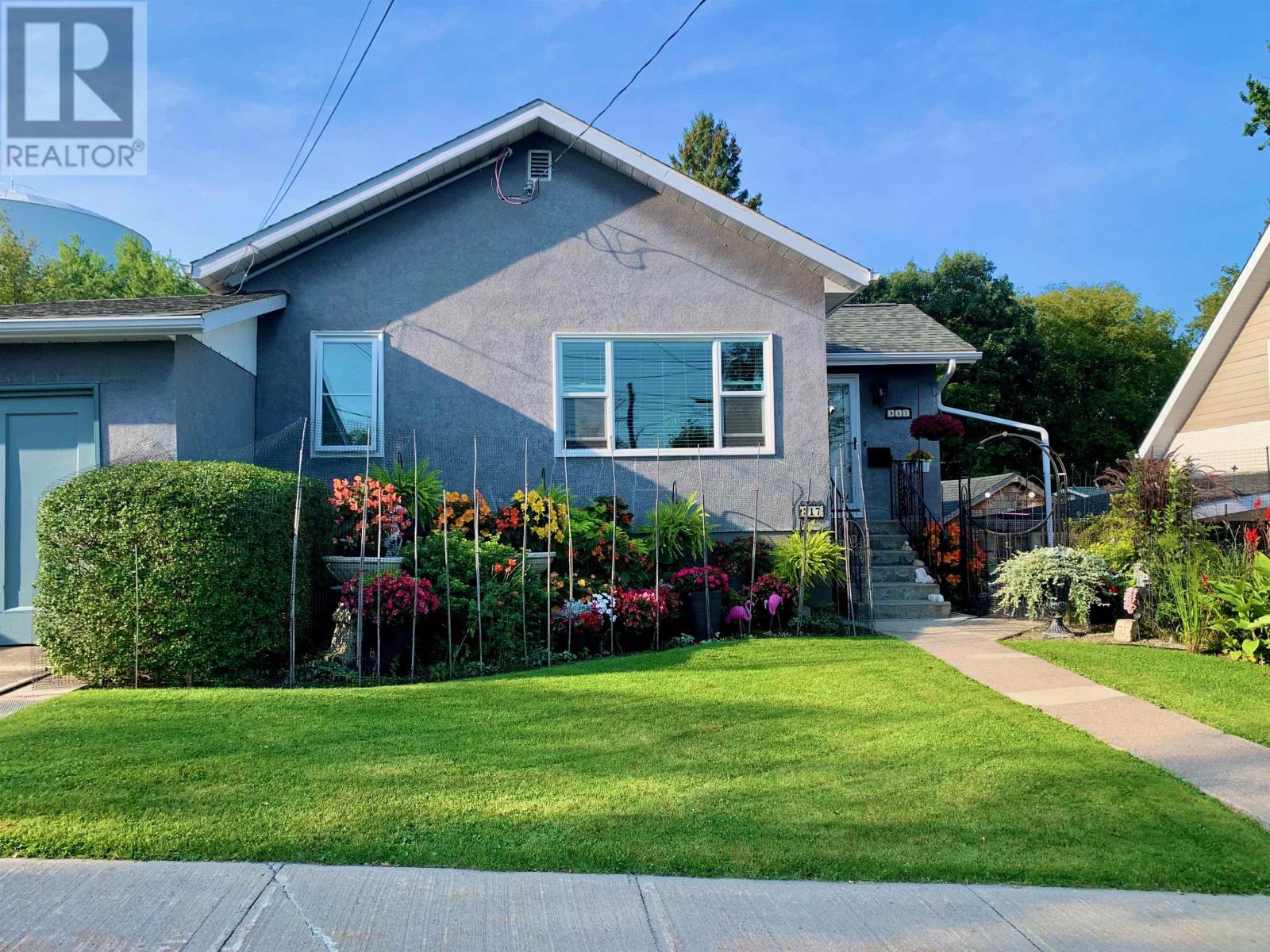 317 Fifth St N, Kenora, ON P9N 2N9