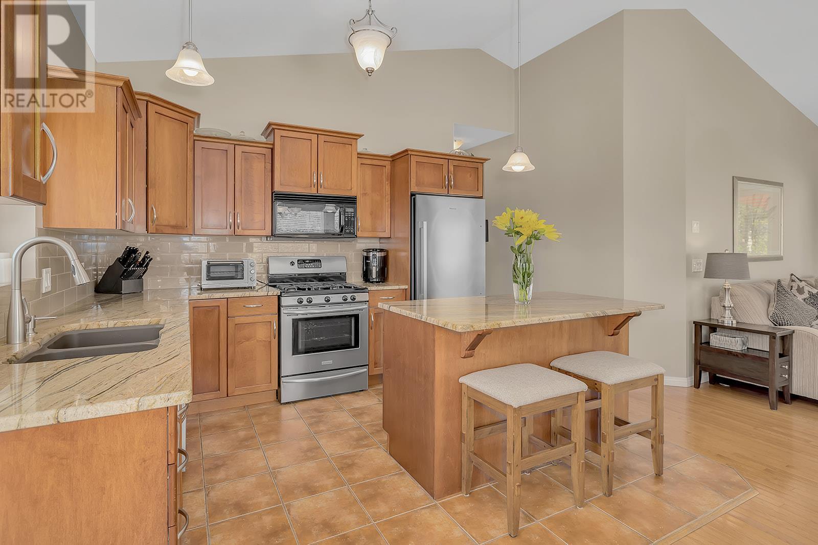 2040 Spyglass Way, West Kelowna, BC V1Z 3Z7