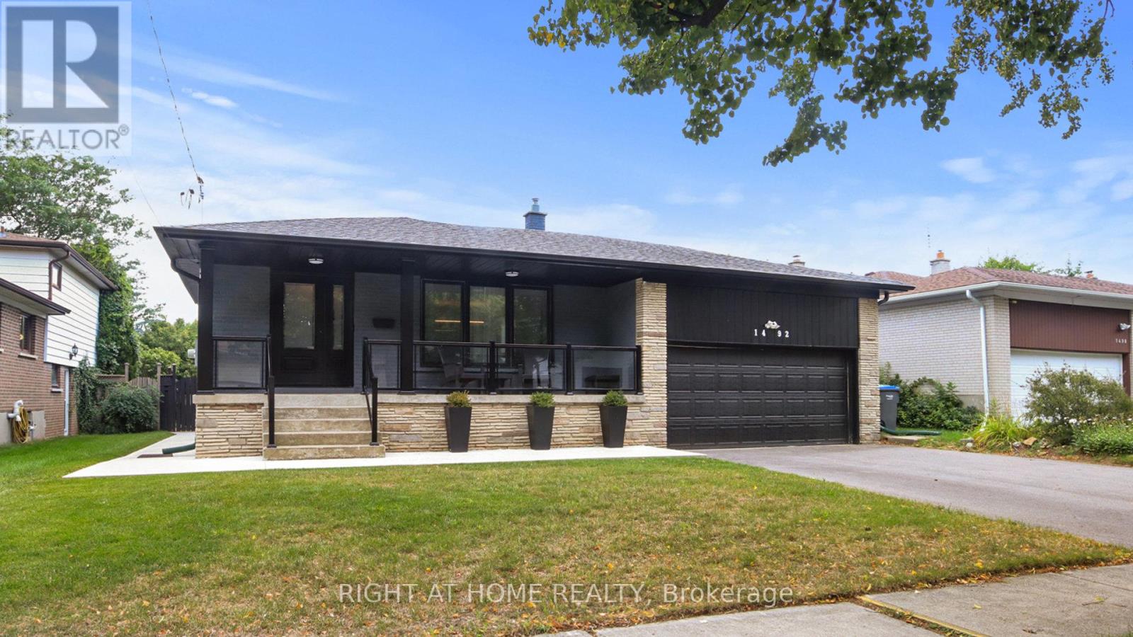 1492 Agnew Rd, Mississauga, ON L5J 3G9