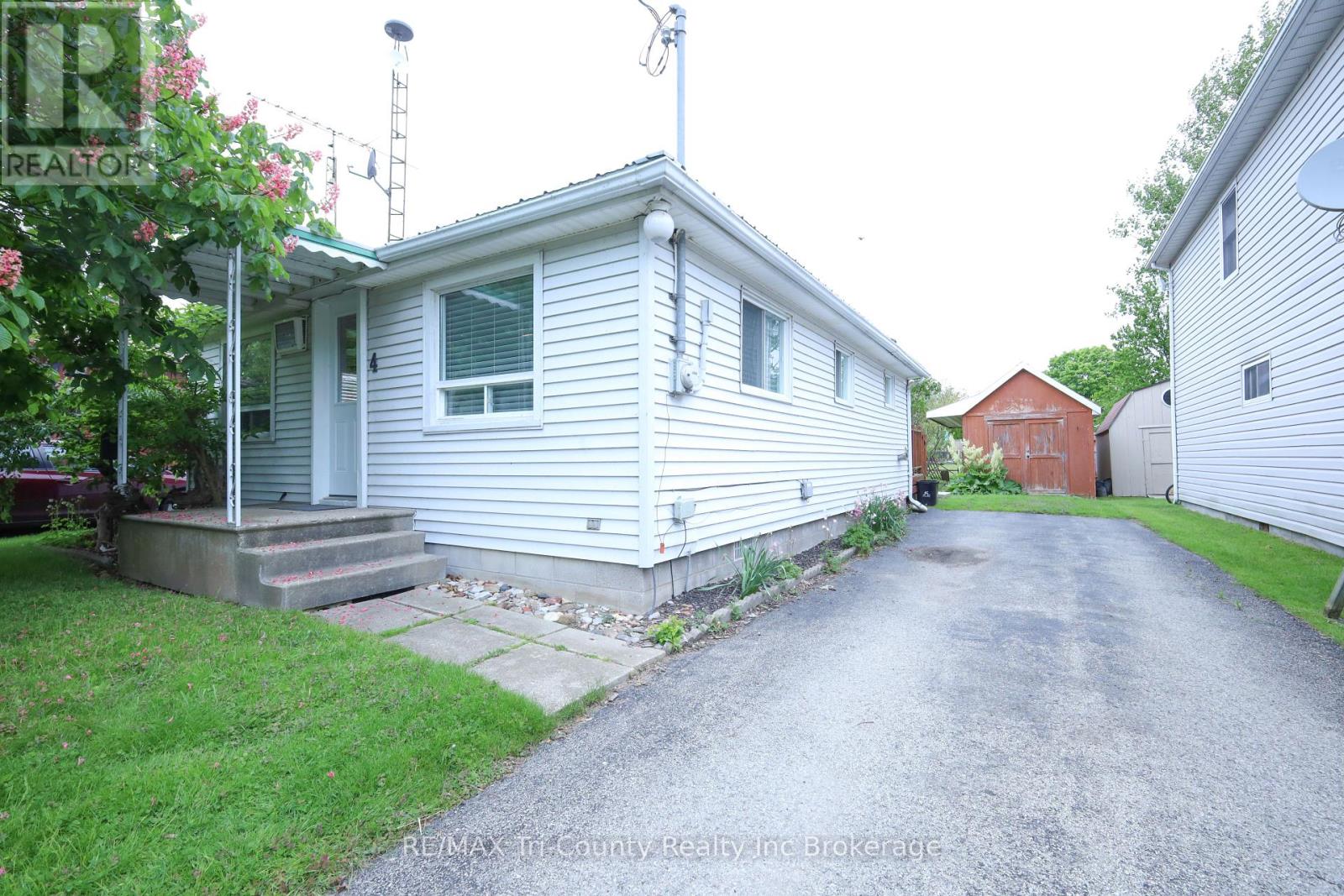 4 Palin St, Norfolk Long Point, ON N0E 1M0