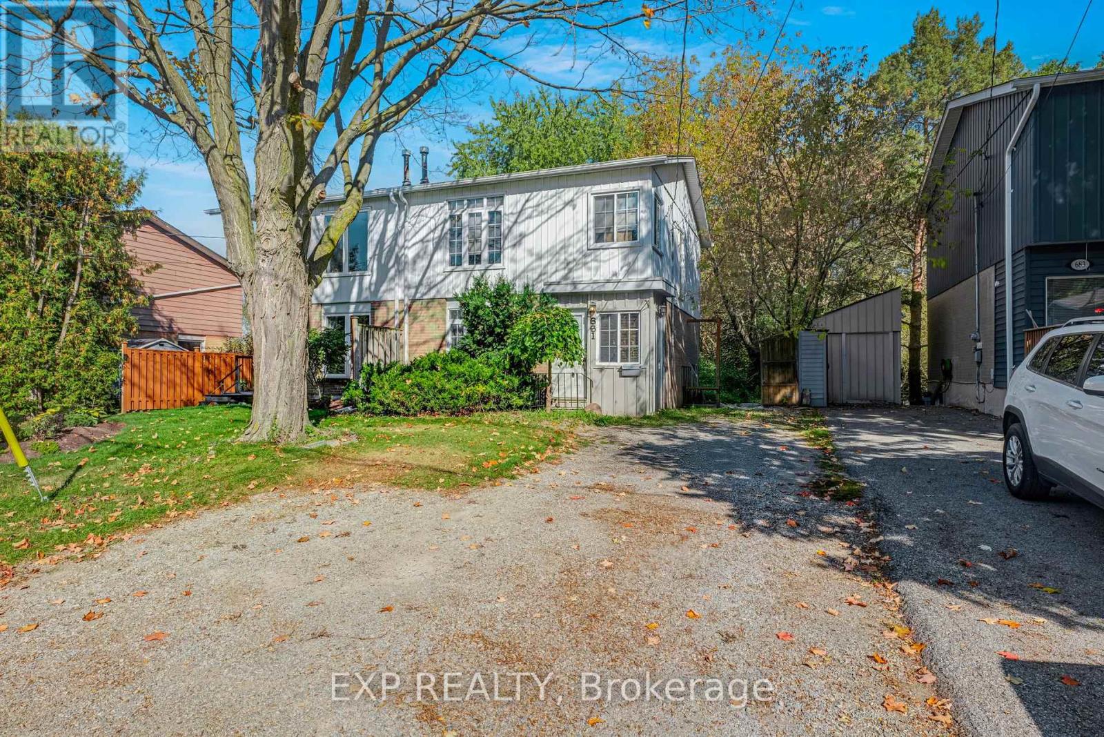 681 Elgin St, Newmarket Huron Heights-leslie Valley, ON L3Y 3B5