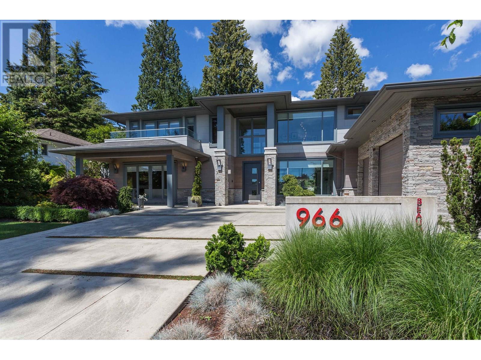 966 Beaumont Dr, North Vancouver, BC V7R 1P6